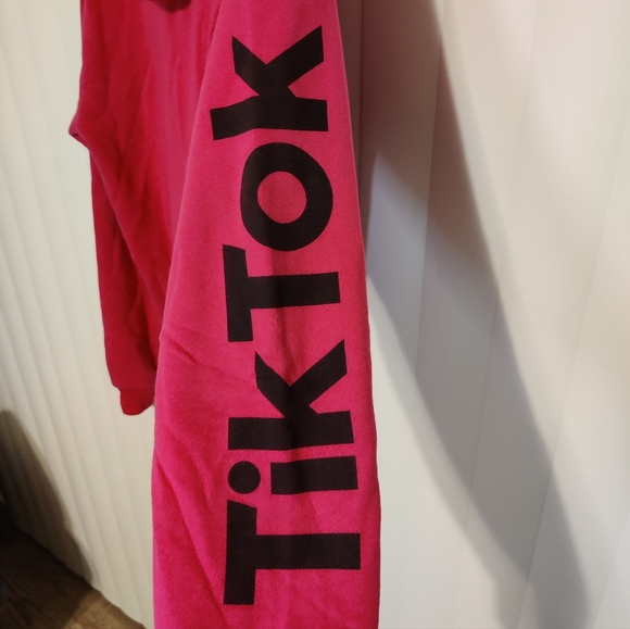 TikTok Official Merchandise Pullover Hoodie Pink Size Large - Picture 3 of 5